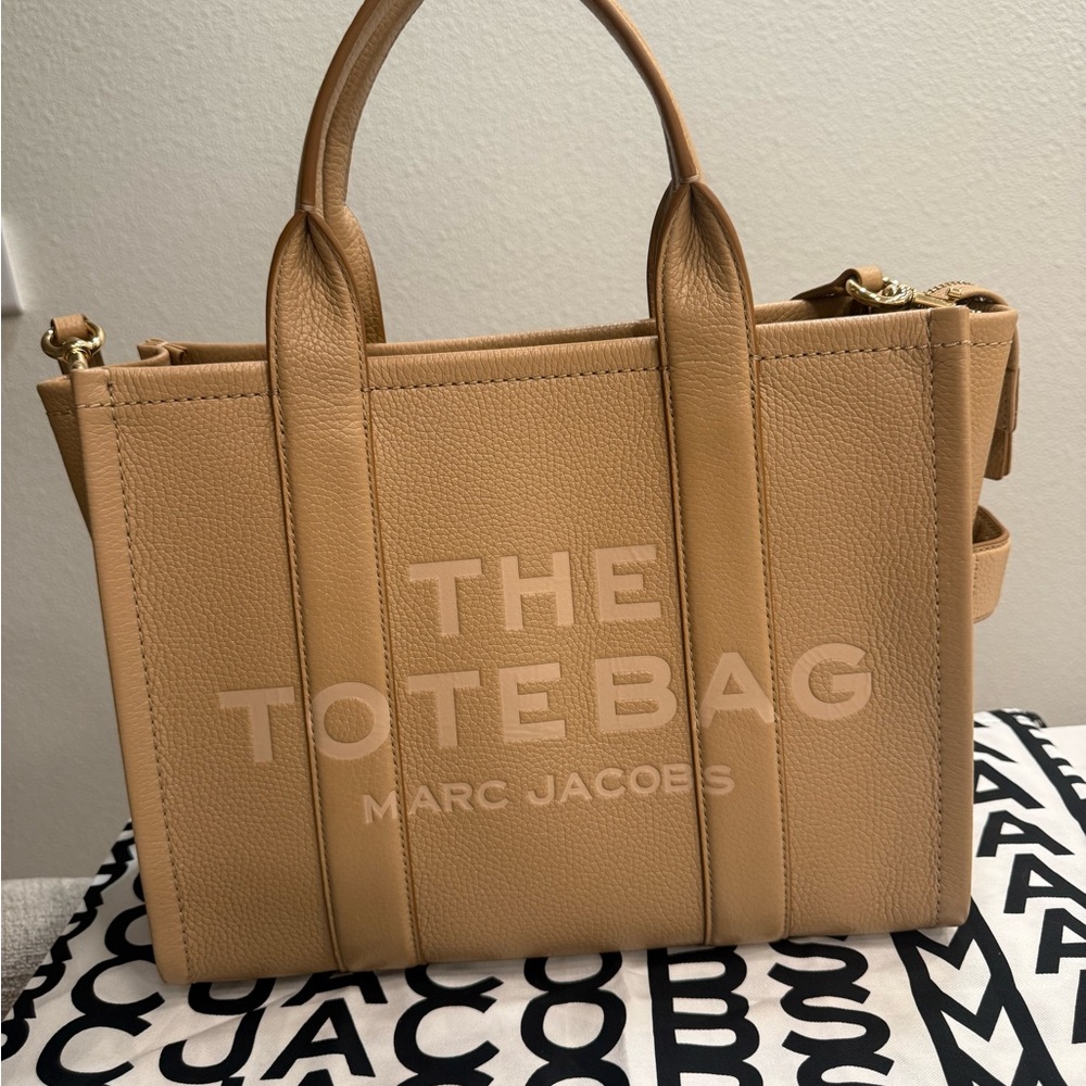 Marc Jacobs Beige Leather Tote- medium